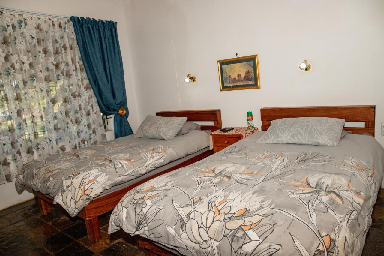 Lion'S Den Guesthouse Очиваронго Екстер'єр фото